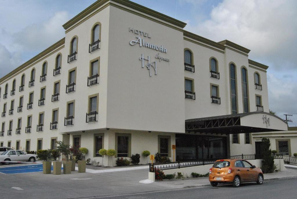 Hotel Alameda Express マタモロス エクステリア 写真